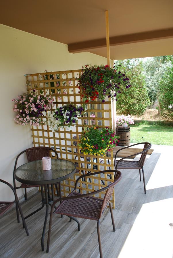 Family House Emerald Лименария Екстериор снимка